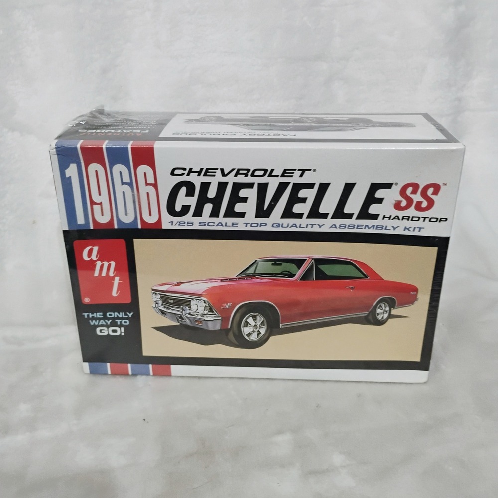 AMT 1966 Chevrolet Chevelle SS Hardtop 1/25 Scale Model Car Kit AMT1342/12 New